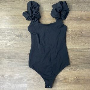Express Women’s Black Ruched Puff Strap Scoop Neck Thong Bodysuit, size small